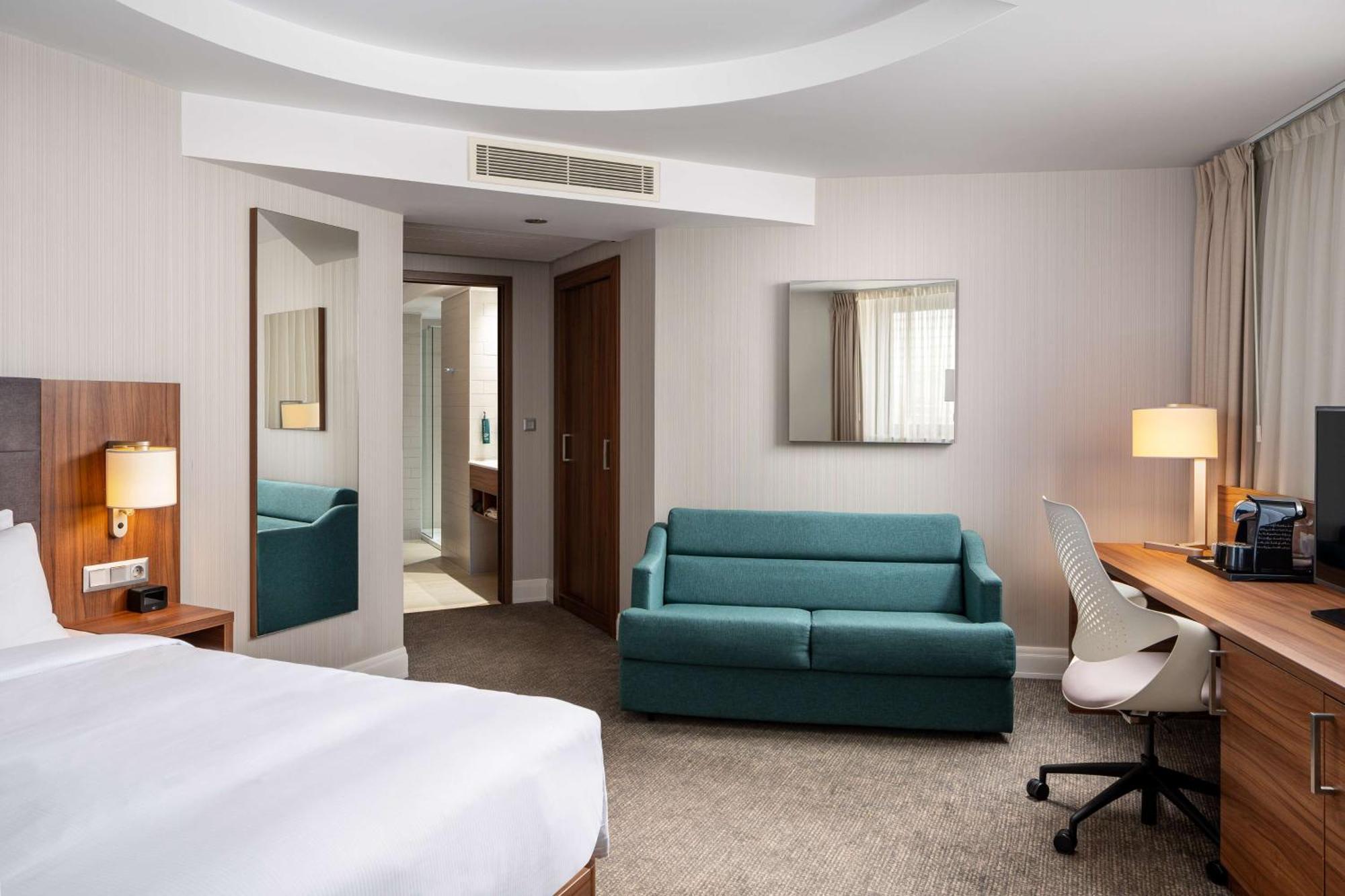 Hilton Garden Inn Bucharest Old Town Esterno foto