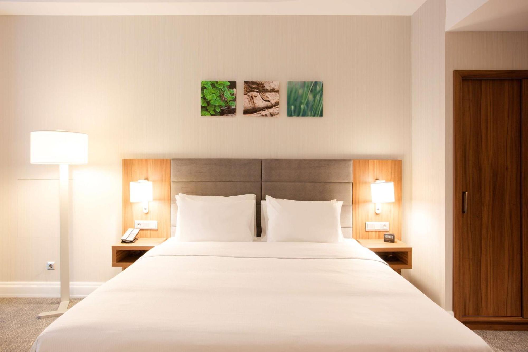 Hilton Garden Inn Bucharest Old Town Esterno foto