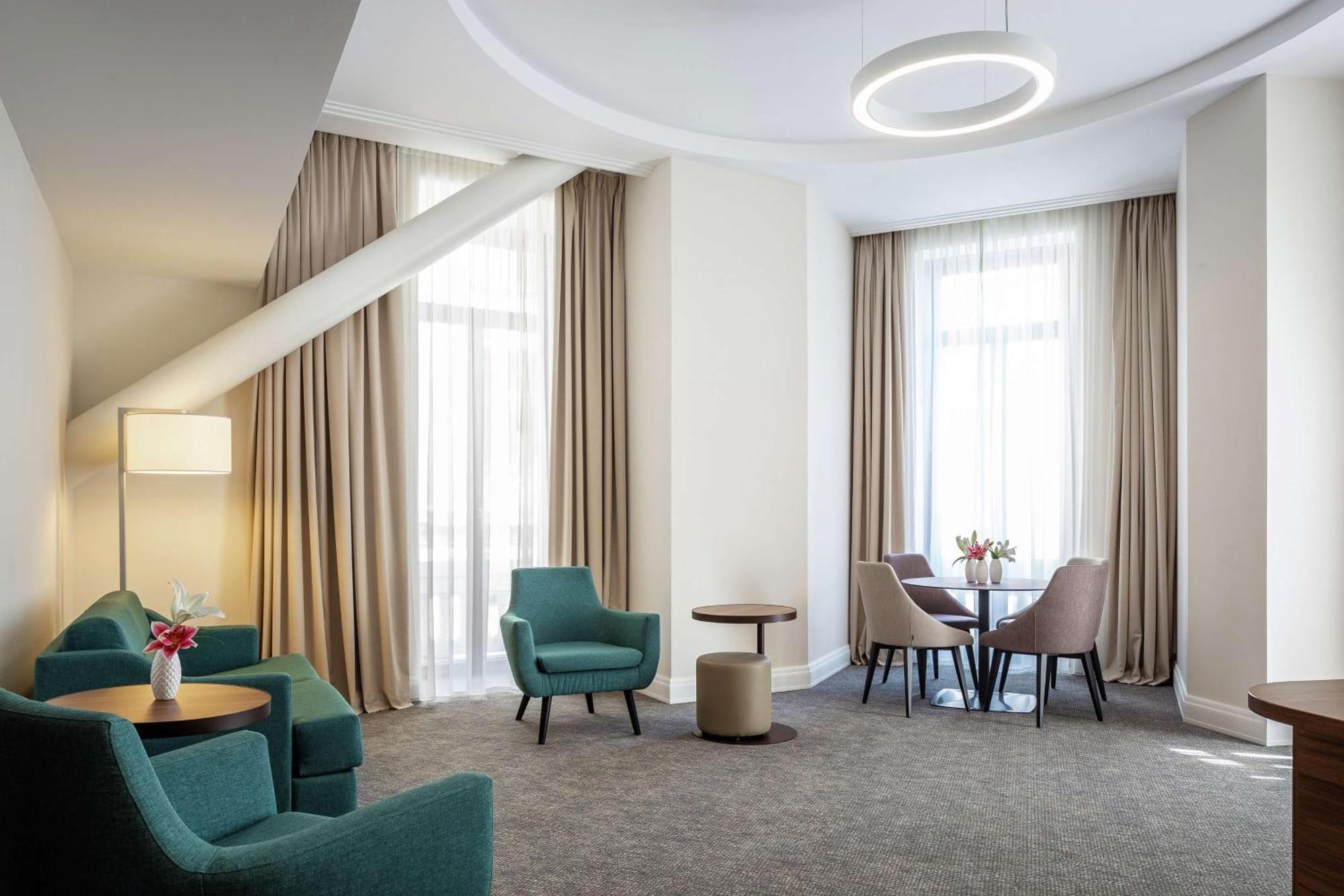 Hilton Garden Inn Bucharest Old Town Esterno foto