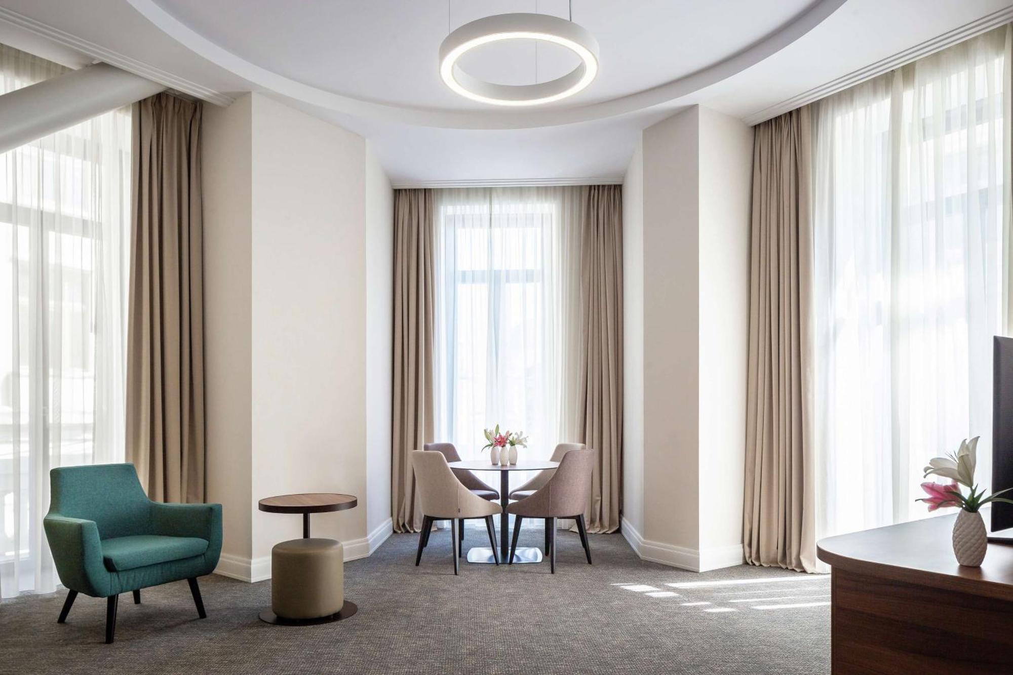 Hilton Garden Inn Bucharest Old Town Esterno foto